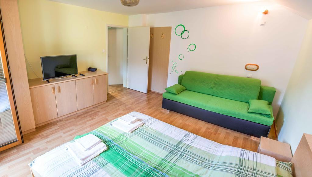 Apartments Henigman ボーヒニ エクステリア 写真