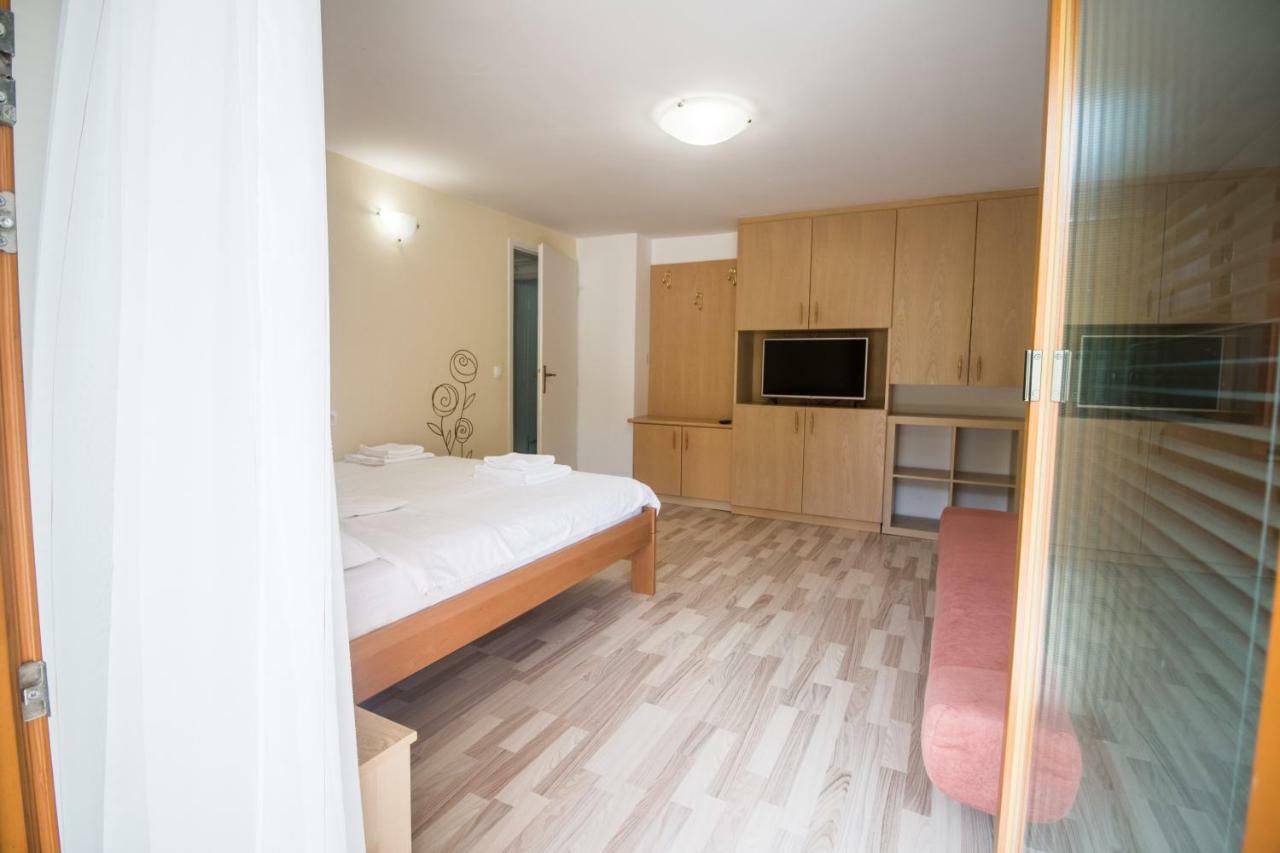 Apartments Henigman ボーヒニ エクステリア 写真